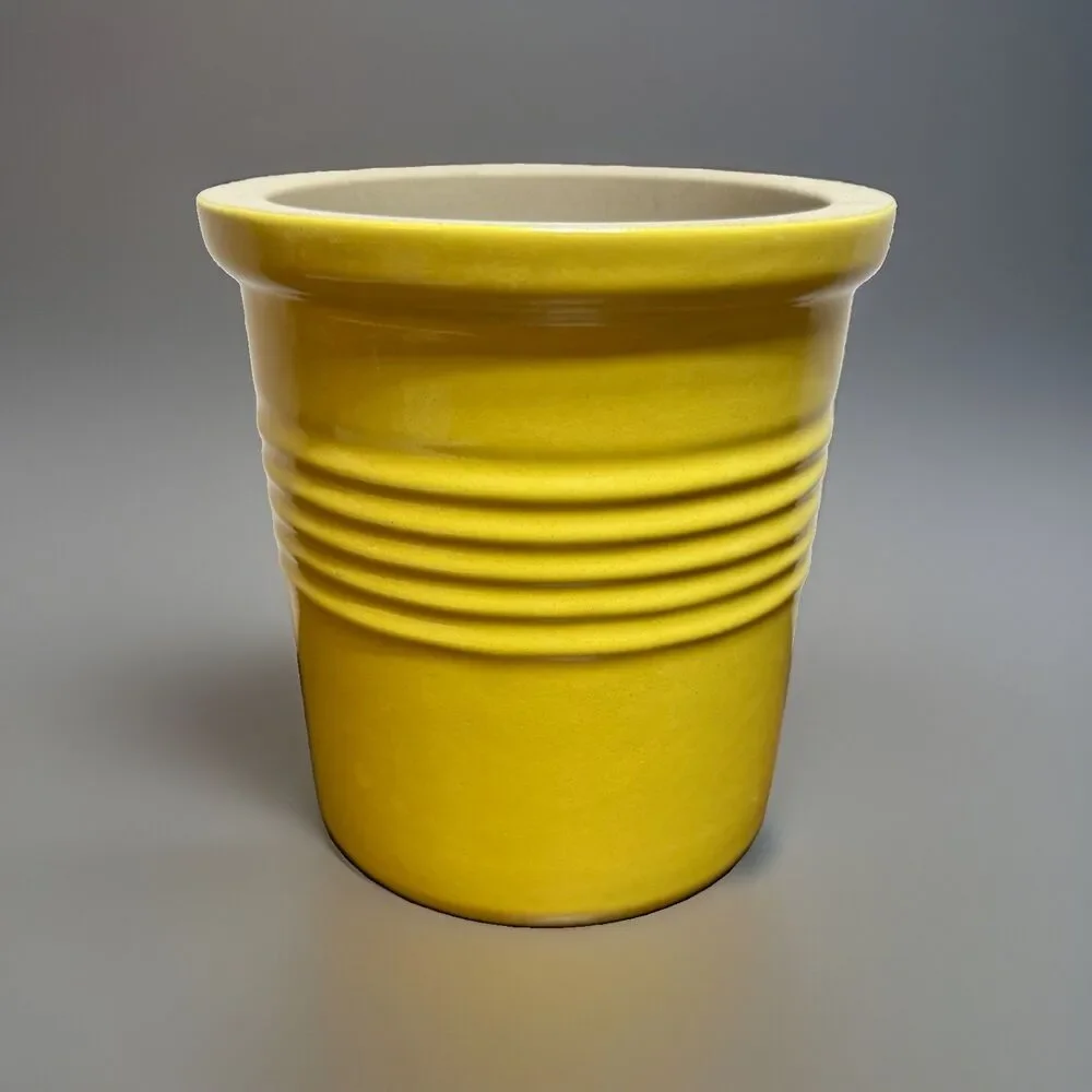 Pampered Chef Family Heritage Stoneware Yellow Bread Crock Utensil Holder Chip